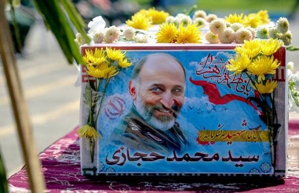  عکس/ سردار حجازی در آغوش رهبر انقلاب