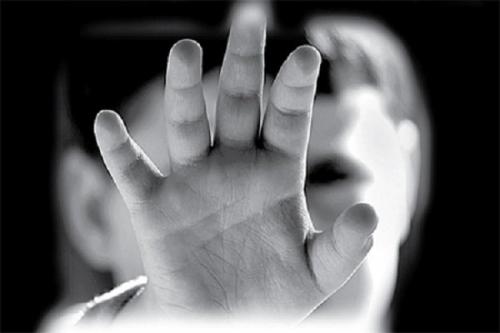 دستگیری عامل کودک آزاری در داورزن