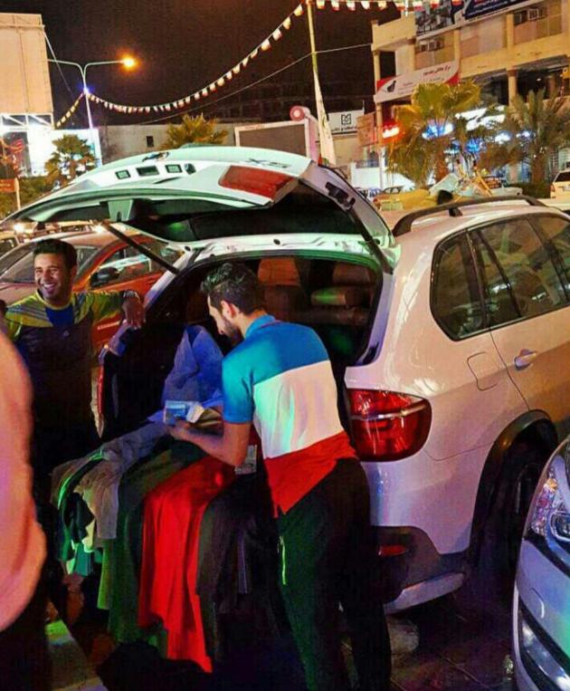 عکس/ دستفروشی با BMW شاسی بلند 