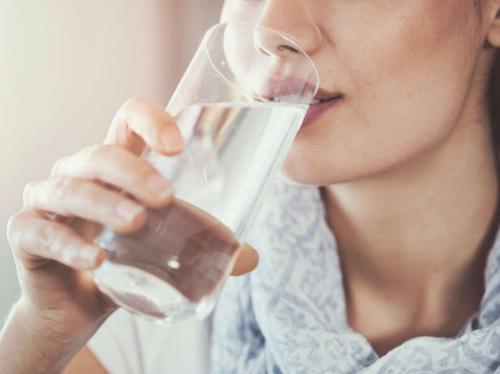 نوشیدن منظم آب چه تاثیری برروی بدن دارد؟