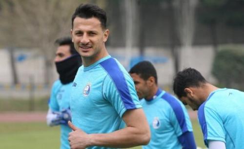 اقدام جنجالی و عجیب مهاجم استقلال
