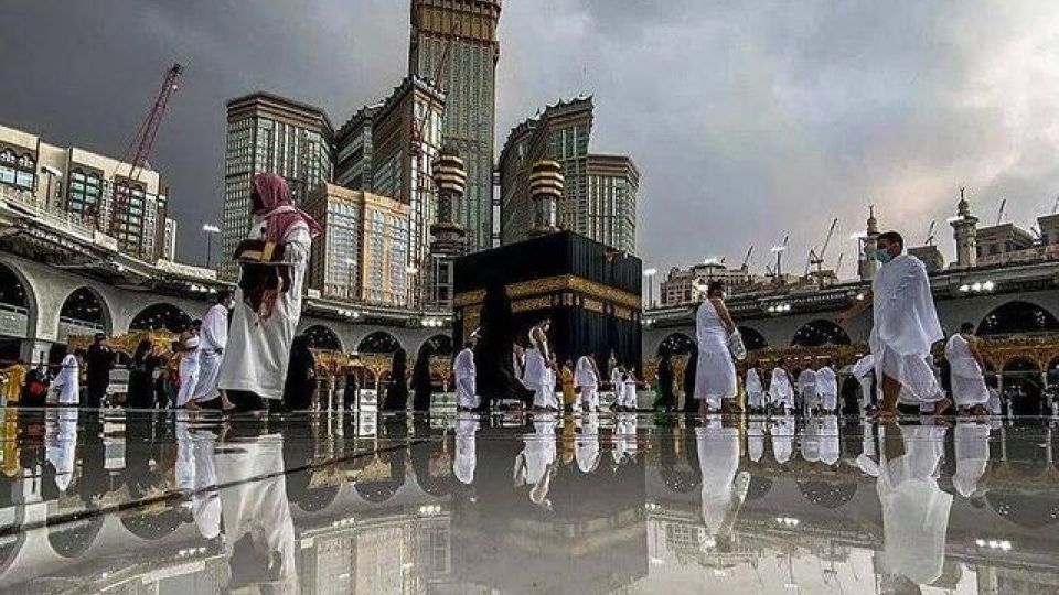 تصاویری از کعبه زیر باران 