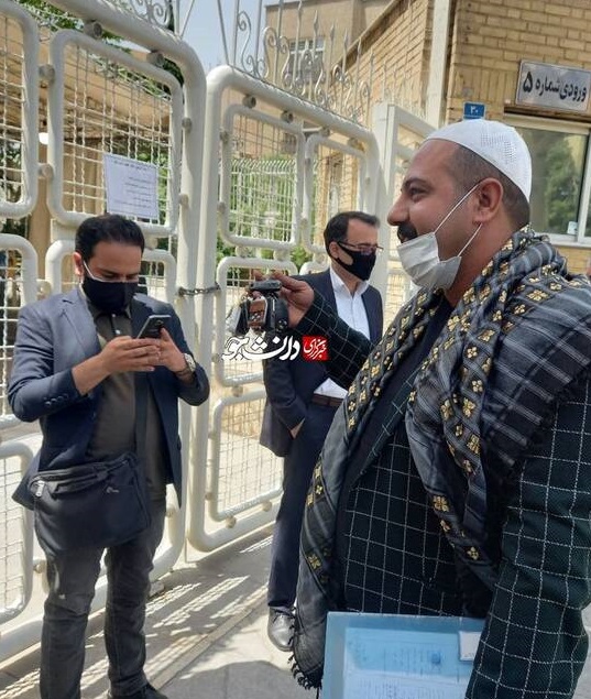 عکس/ نامزدی که با ریموت به جای کلید آمد
