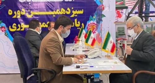 عکس/ صادق خلیلیان در انتخابات ثبت‌نام کرد