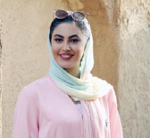 استایل جنجالی ستاره زن سینما در شب مافیا 