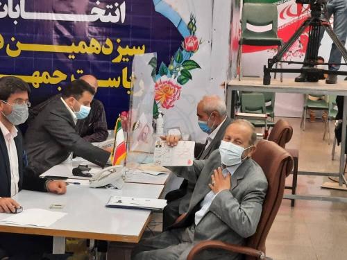 علیرضا افشار با شعار "با مردم و برای مردم" به وزارت کشور مراجعه کرد