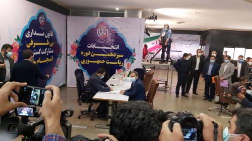اسحاق جهانگیریدر انتخابات ریاست جمهوری ثبت نام کرد.