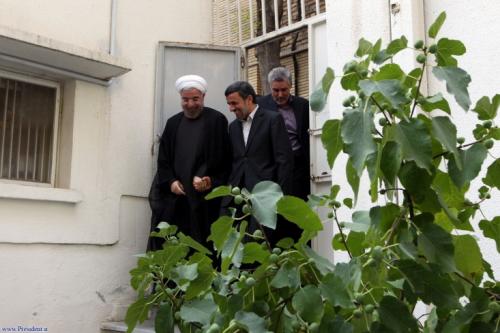 آیا احمدی‌نژاد ۱۴۰۰ با حسن روحانی تفاوت دارد؟/ از سکوت معنادار در خصوص فایل صوتی ظریف تا همراهی با اصلاح‌طلبان در FATF، برجام و منطقه