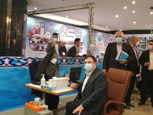  فیروزآبادی:راهکارهای حل مشکلات‌کشور را ارایه می‌کنم