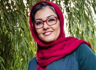 طبیعت گردی بازیگر زن جوان 