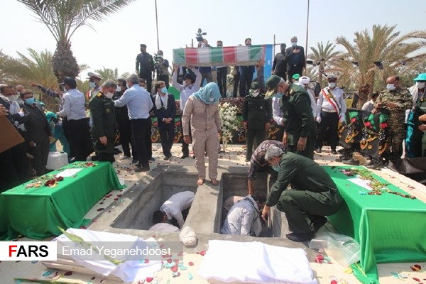  پیکر دو شهید گمنام در اداره کل بنادر هرمزگان به خاک سپرده شد+عکس 