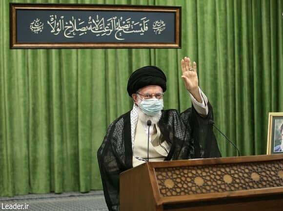 عکس/ ترجمه کتیبه نصب شده در دیدار امروز رهبر انقلاب