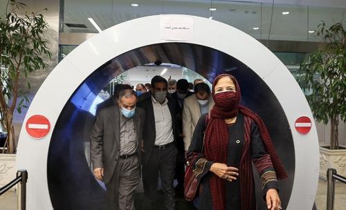 عکس /بازدید نماینده سازمان جهانی بهداشت از مرکز واکسیناسیون 
