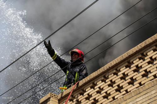   ۱۲ آتش نشان مصدوم شدند