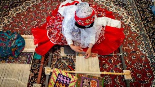«مهرگرد سمیرم»؛ روستای ملی بافته‌های داری