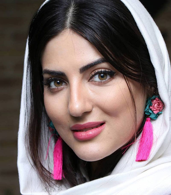 تیپ شیک خانم بازیگر در گالری /عکس 