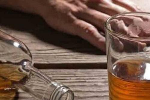  مسمومیت با نوشیدنی ۱۲ نفر را راهی بیمارستان کرد