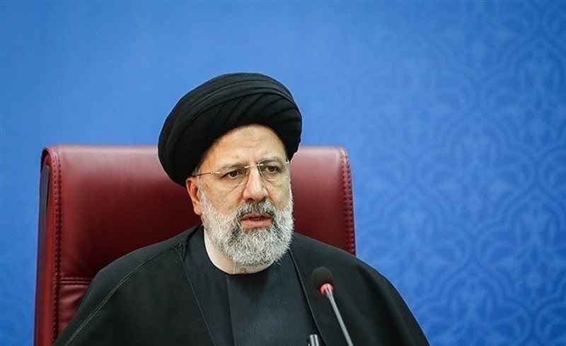 رئیسی: هنرمندان روشنفکران جامعه هستند رئیسی: هنرمندان روشنفکران جامعه هستند