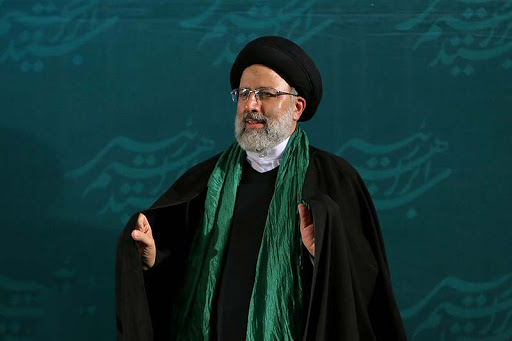  فیلم/ حضور رئیسی در مسجد جامع شهر ری