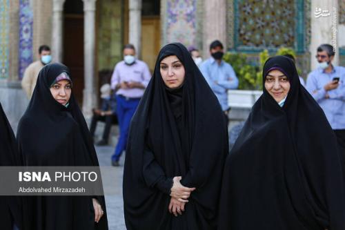  عکس/ حضور نرجس سلیمانی در اولین ساعت رای‌گیری