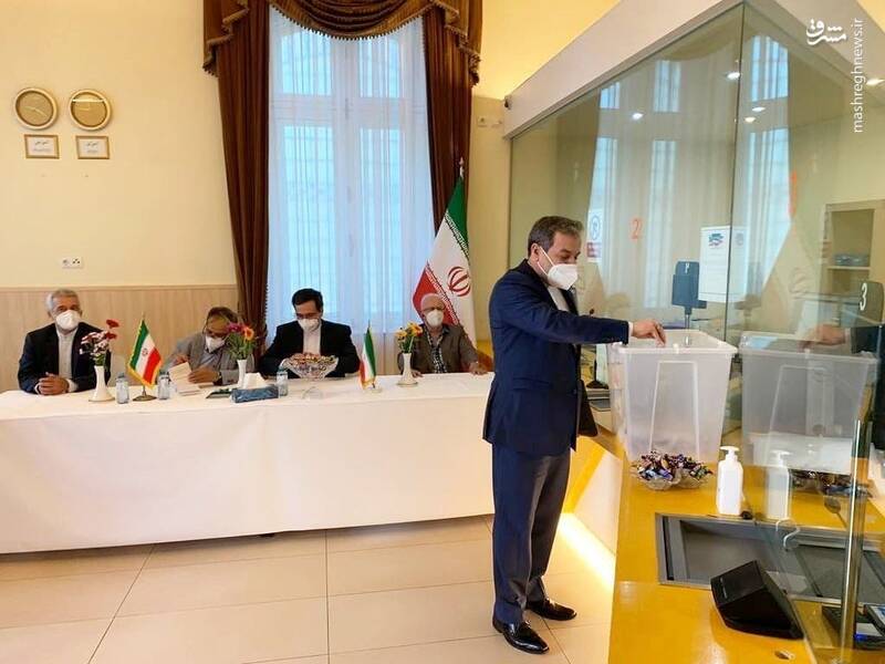  عکس/ سید عباس عراقچی در اتریش رای داد