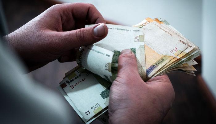 افزایش حقوق کارمندان تا ۵۰ درصد