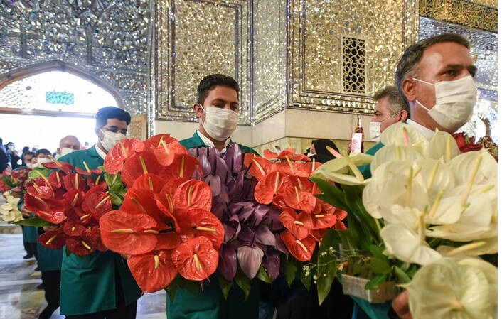 گل آرایی ضریح منور رضوی