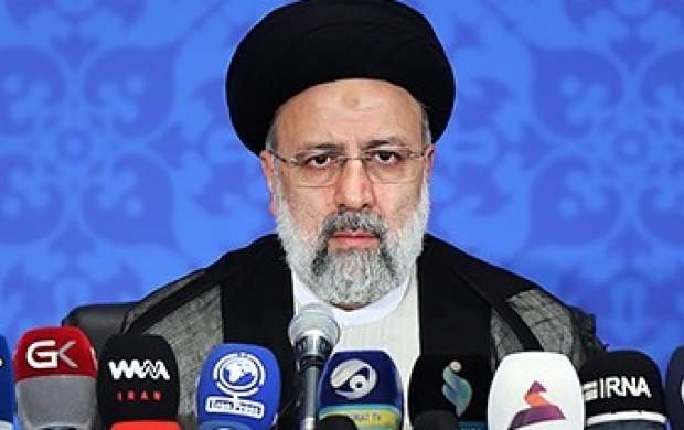 تصویری جالب از نشست خبری رئیسی!