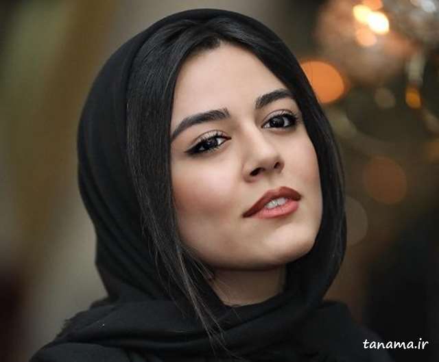 ماسک خفن بازیگر زن سینما در ماشین