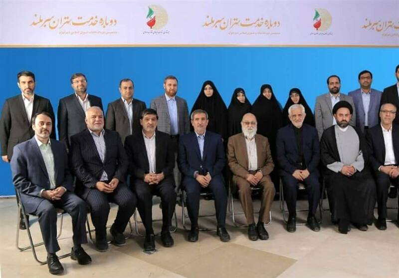 اختلاف ۱۰ برابری دو فهرست انتخاباتی جریان انقلابی چه پیام‌هایی دارد؟