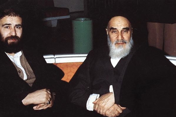 آیا حسن خمینی از پدرش دفاع می‌کند؟ /  «کم سواد»؛ صفت جدید اصلاحات برای انتقام‌ از سید احمد خمینی (ره) 