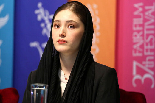 تیپ ستاره زیبای سینما در لباس محلی