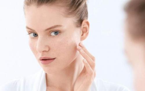 ۶ راهکار برای خداحافظی با چروک‌های پوست صورت