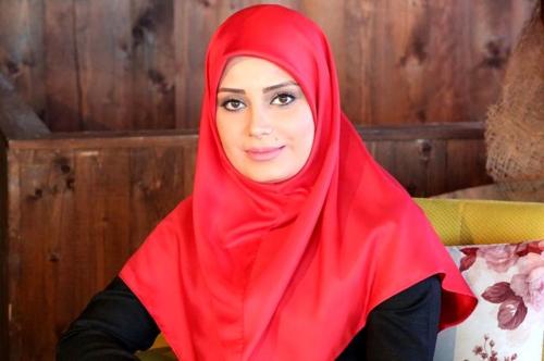  استایل بنفش رنگ خانم مجری
