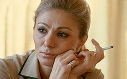 ماجرای استخر مختلط دوست نزدیک فرح/ مشاور فاسدی که روی شهبانو را در هرزگی سفید کرده بود
