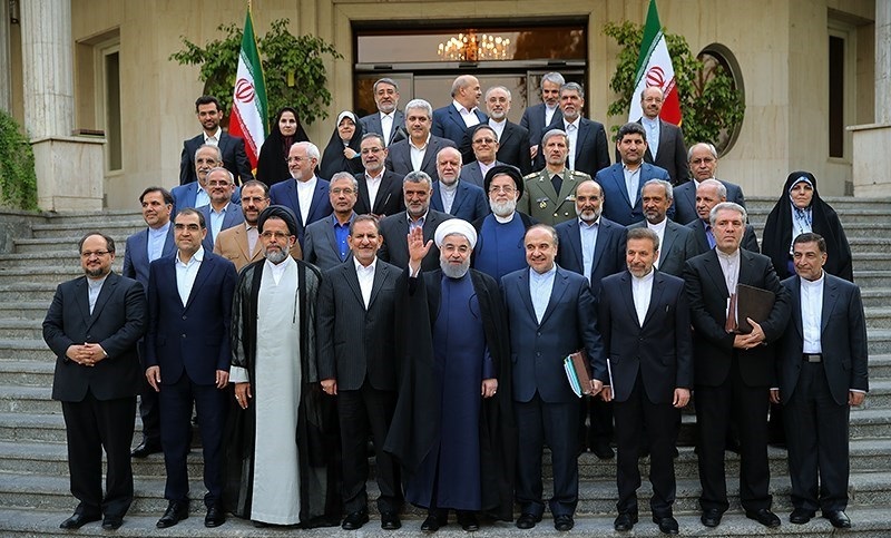 فیلم/ آخرین عکسهای یادگاری دولت روحانی فیلم/ آخرین عکسهای یادگاری دولت روحانی