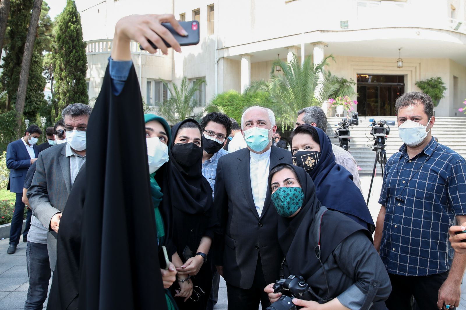 عکس سلفی خبرنگاران با ظریف