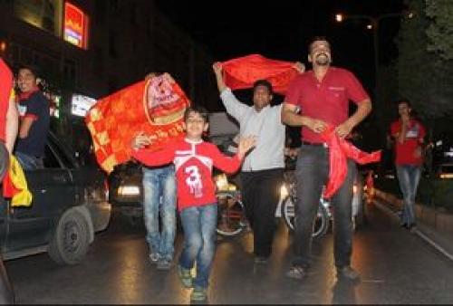 هواداران تیم فولاد در اهواز به شادی پرداختند