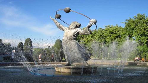 ابوریحان بیرونی نابغه علمی ایران و جهان