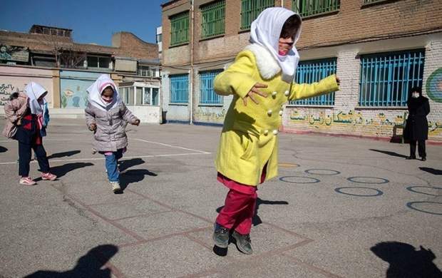 غرق شدن مدارس دولتی در بدهی