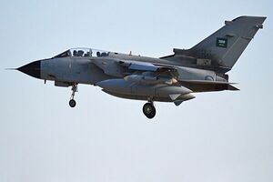  حمله جنگنده سعودی به فرودگاه یمن