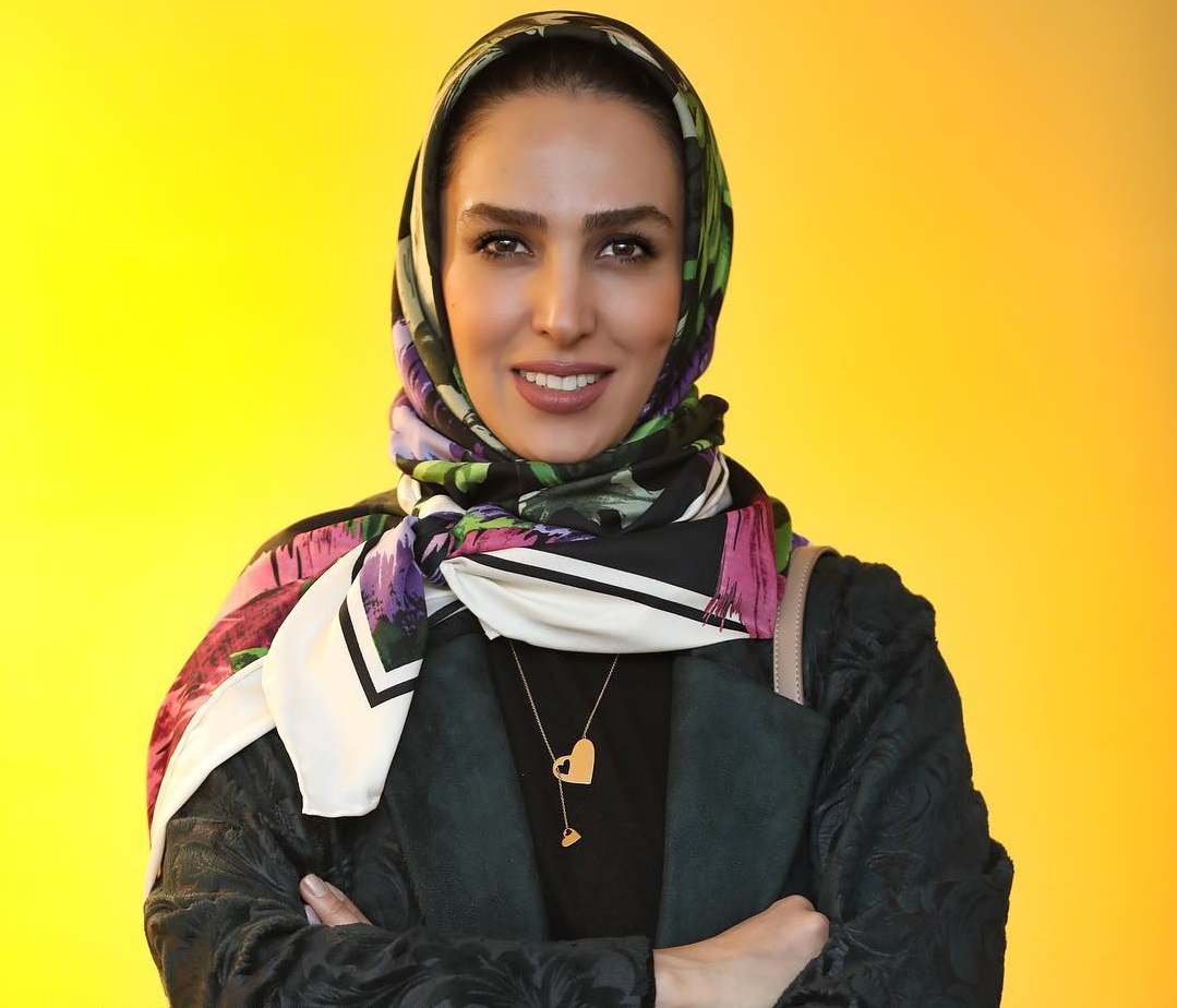 تیپ جنجالی ستاره سینما در تولد لاکچری