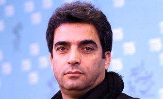 منوچهر هادی در حال تزریق واکسن 