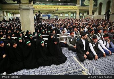 عکس/دیدار اعضای اتحادیه انجمن‌های اسلامی دانش‌آموزان با رهبر معظم انقلاب