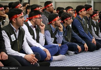 عکس/دیدار اعضای اتحادیه انجمن‌های اسلامی دانش‌آموزان با رهبر معظم انقلاب