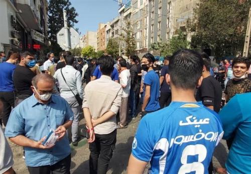 درگیری هواداران استقلال  وحمایت از مجیدی /تجمع هواداران استقلال مقابل وزارت ورزش