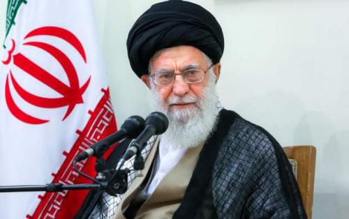 رهبری: قهرمانی با وطن‌فروشی هیچ ارزشی ندارد