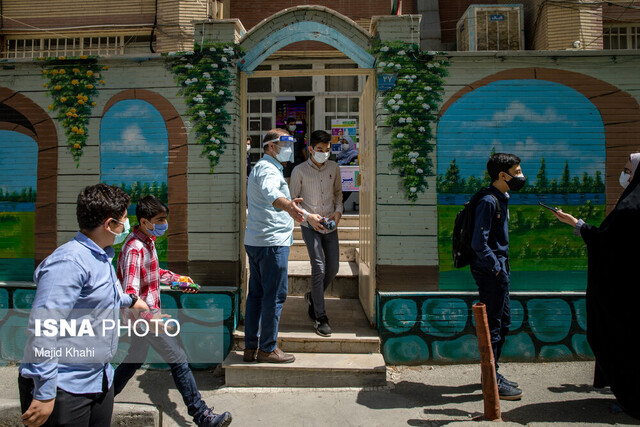ثبت نام دانش آموزان برای دریافت واکسن 