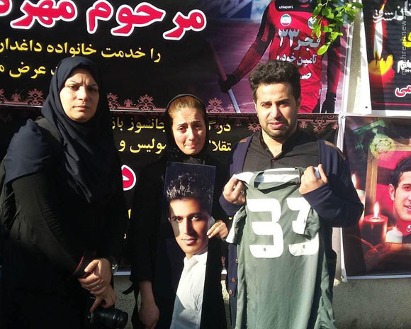 عکس/ برادر مرحوم اولادی در مراسم تشییع 
