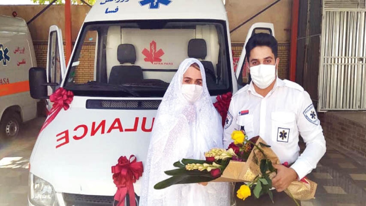 مراسم عقد زوج جوان در آمبولانس 